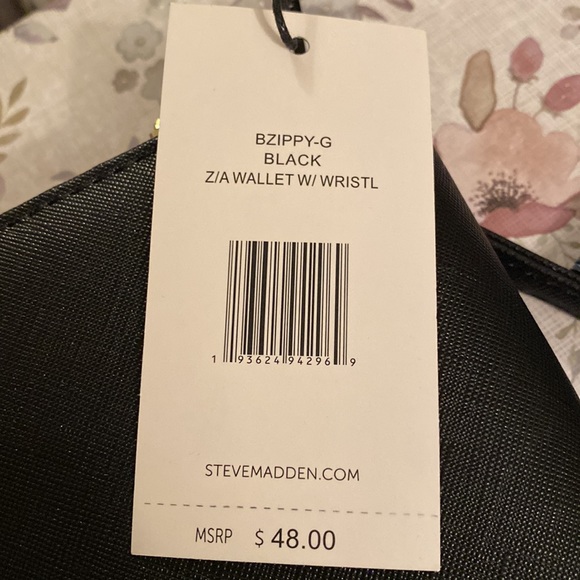 Steve Madden Black Wallet/Wristlet - Picture 6 of 6